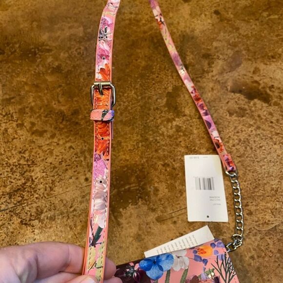 BETSEY‎ Johnson pink floral flap cross body wallet with adjustable chain strap - Picture 9 of 10